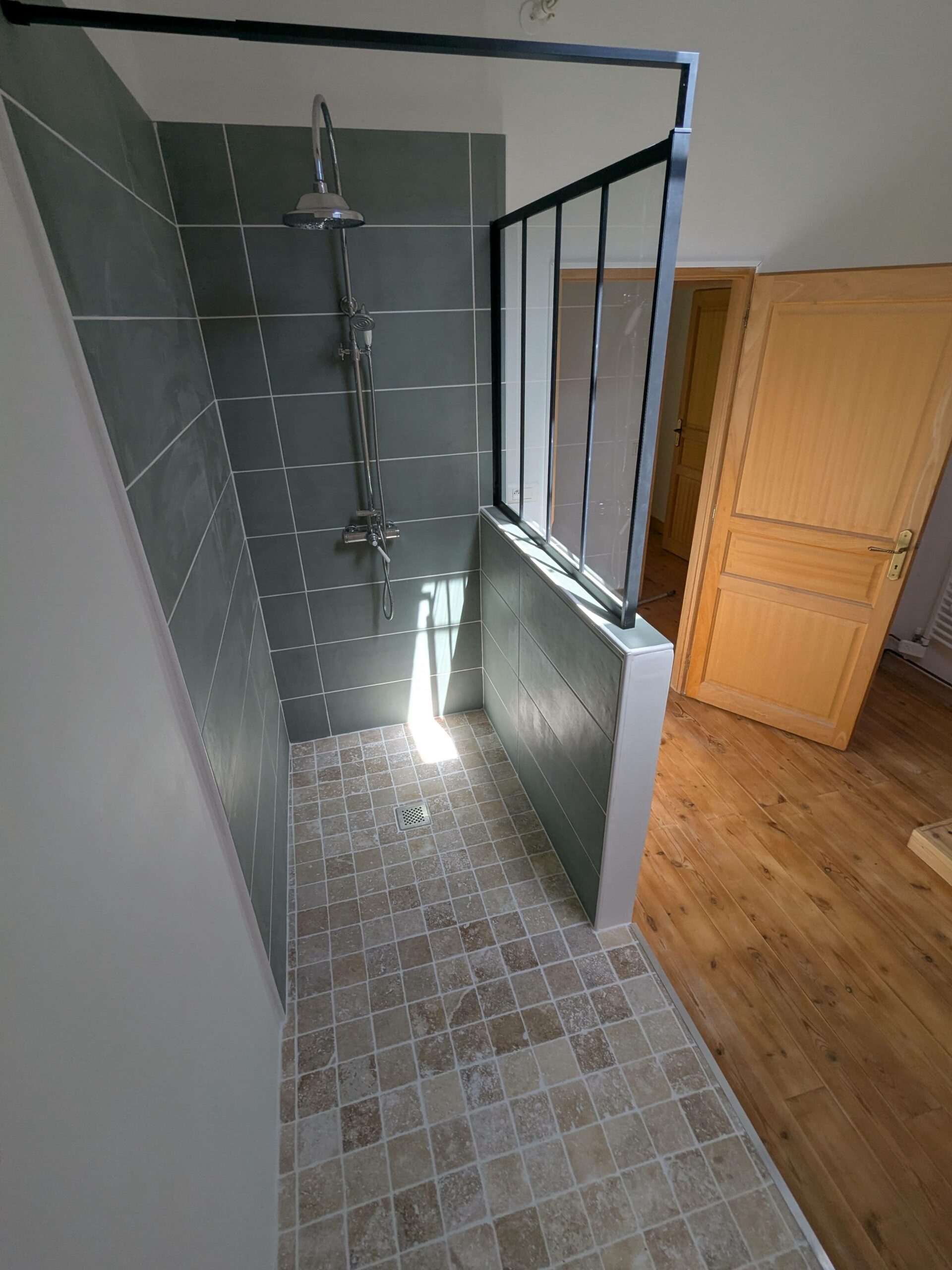 Plombier rénovation salle de bains PMR